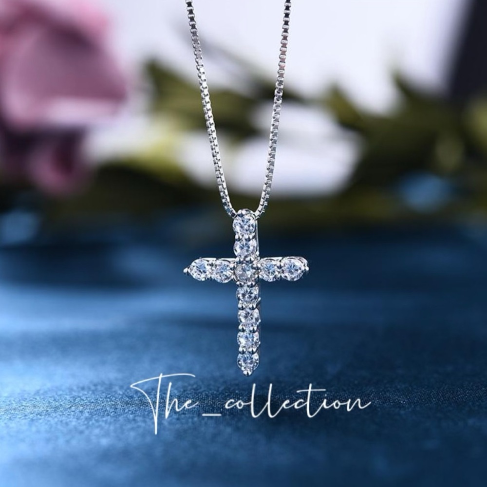STERLING SILVER DIAMOND PENDANT CROSS NECKLACE - Picture 2 of 3